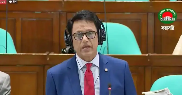 কথা বলছেন শিক্ষামন্ত্রী